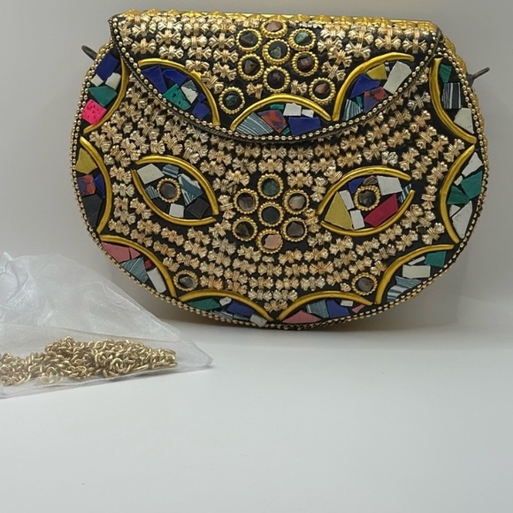 Ramla Handbags - Ramla Handcrafted crossbody w/chain